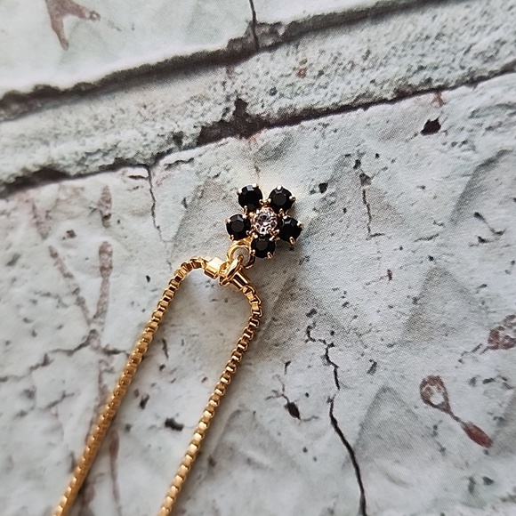 NECKLACE - Picture 4 of 6